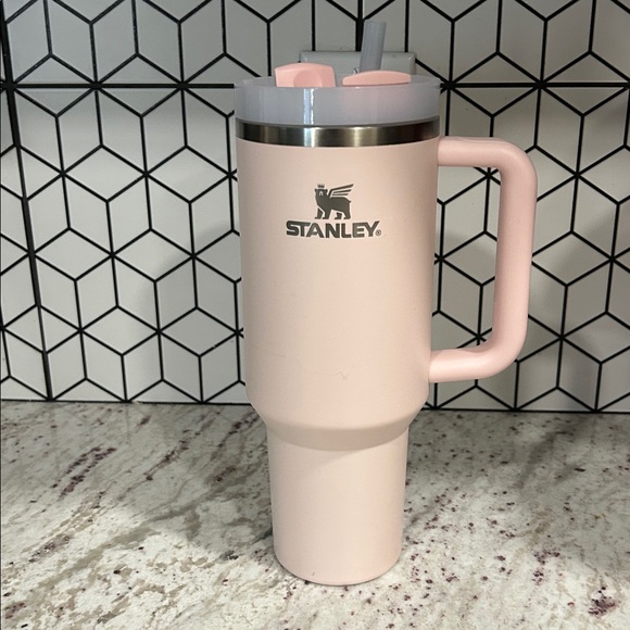 New! Stanley 40 oz. Quencher H2.0 FlowState Tumbler Pink Dusk - Picture 2 of 13